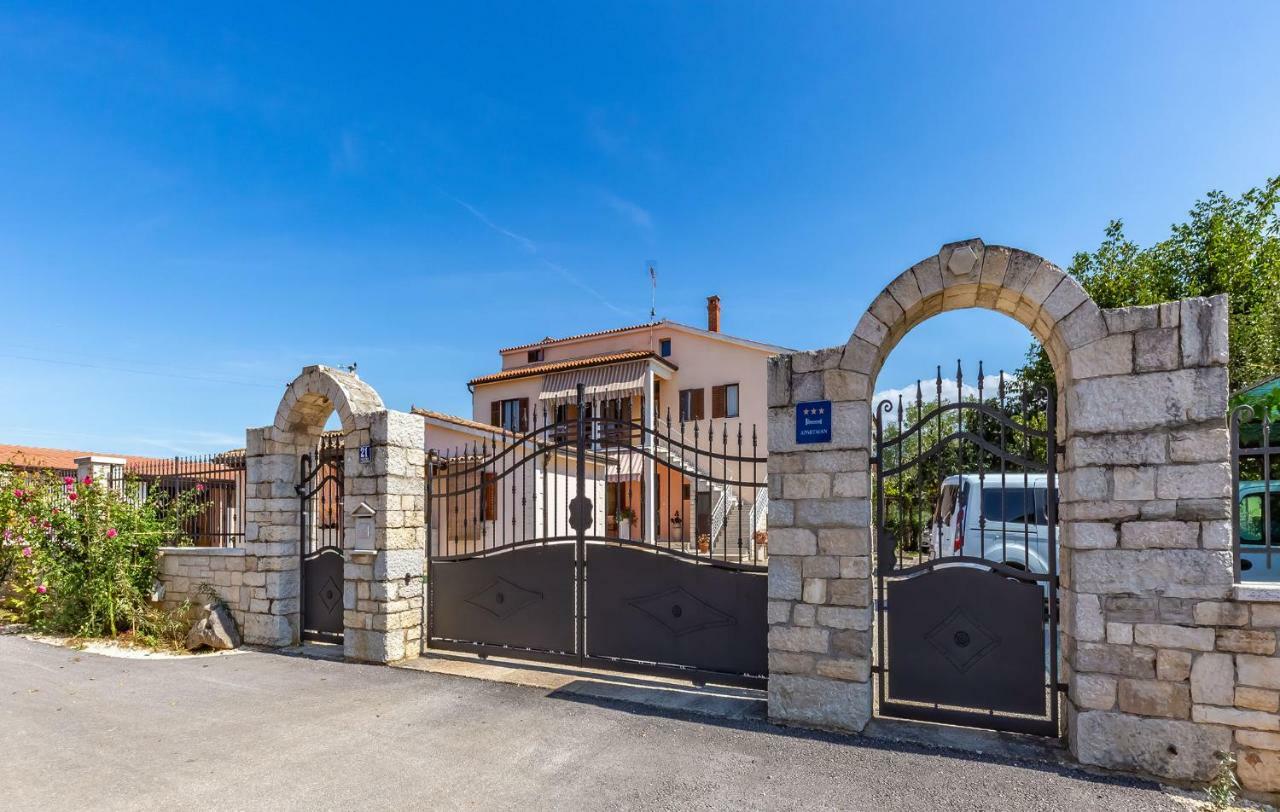 Palmira Lägenhet Poreč Exteriör bild